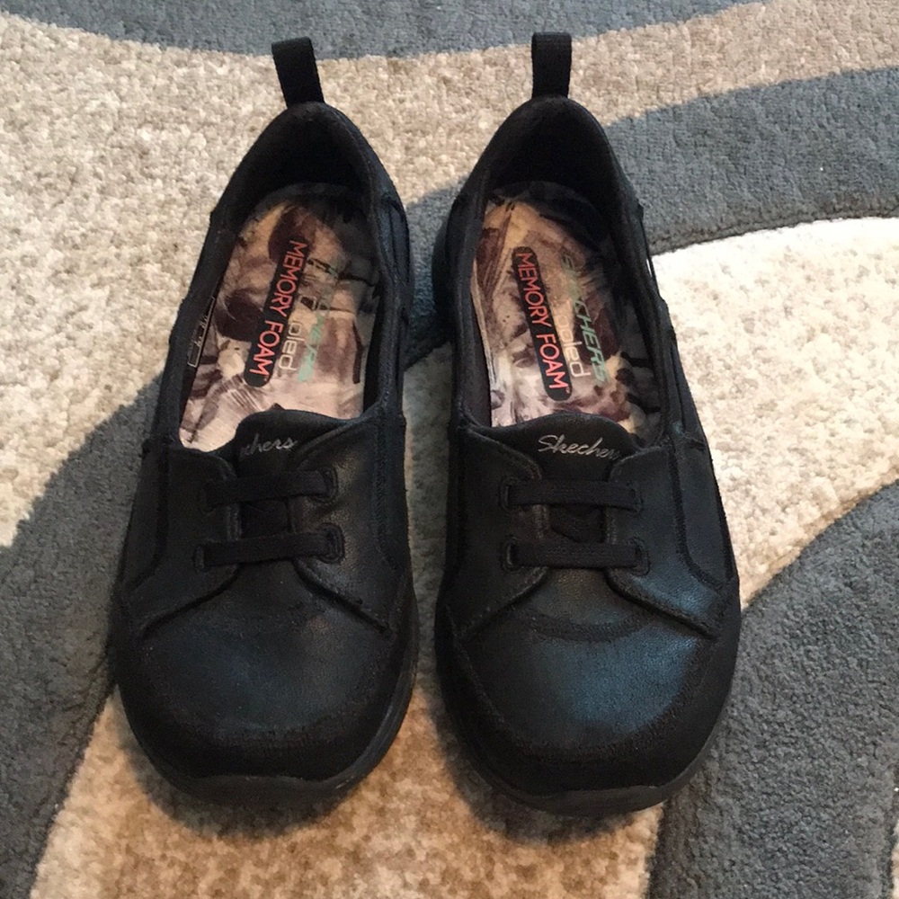 Woman’s Sketchers Air Cooled with memory foam size 6.5 in very good condition.
